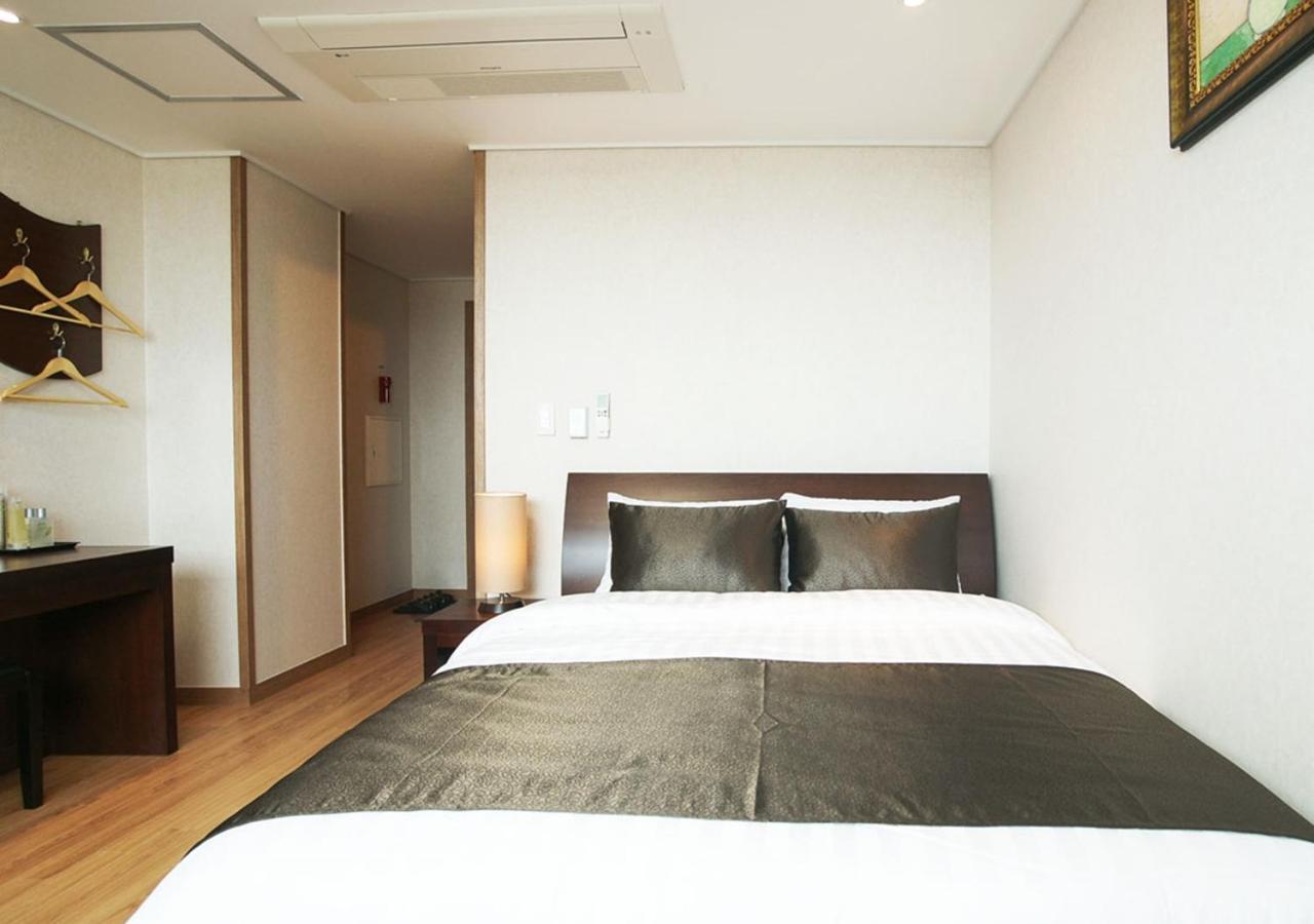 Iris Hotel Seogwipo Exterior photo