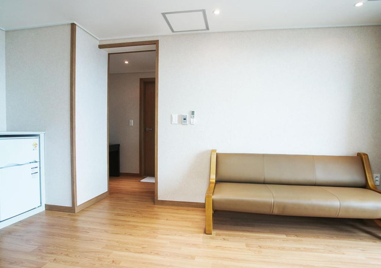 Iris Hotel Seogwipo Exterior photo
